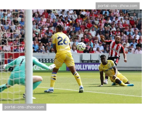 “特写瞬间：水晶宫门将神扑后立即手抛球发动进攻，策动全场最快进球”